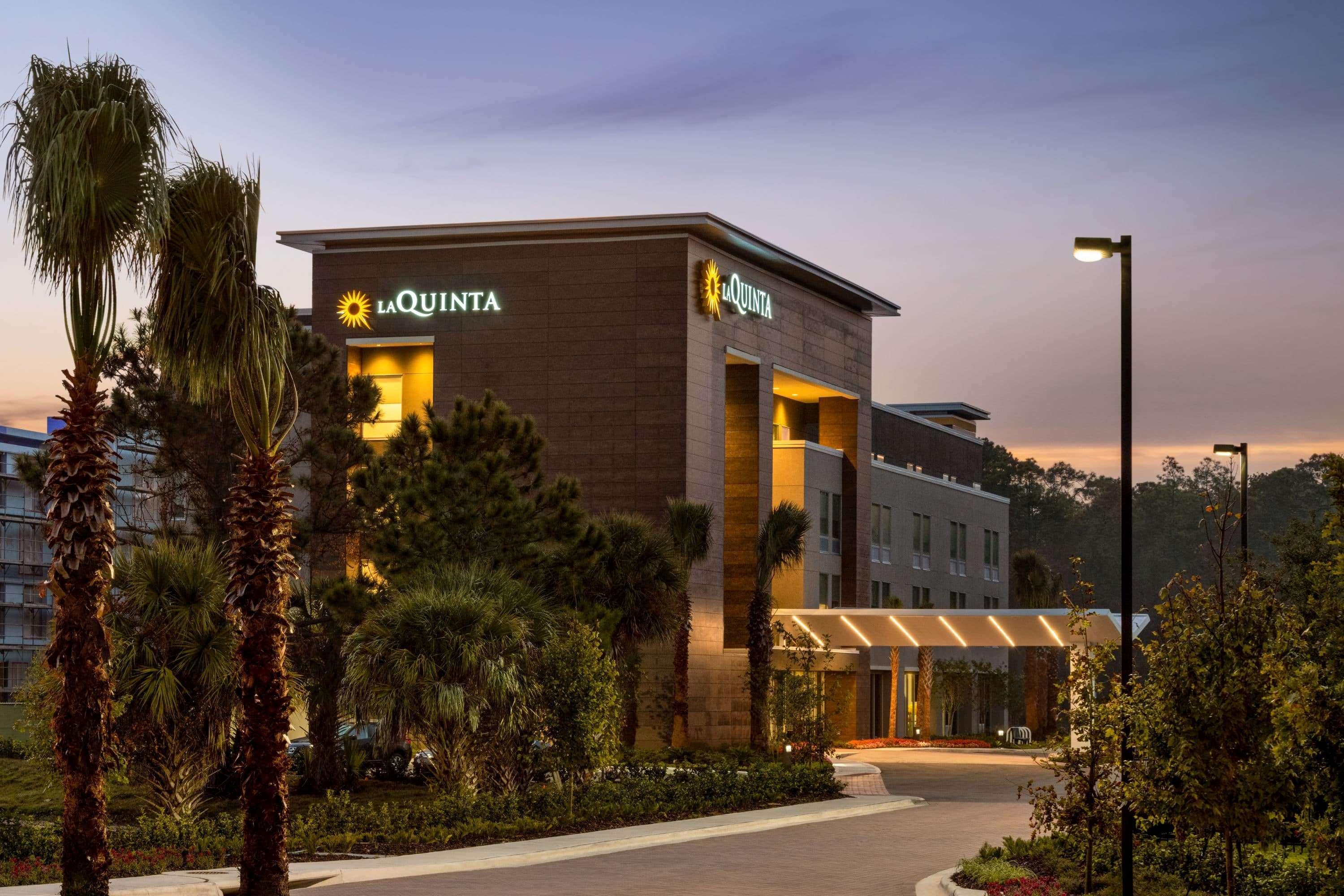 La Quinta Inn & Suites By Wyndham Orlando I-Drive Theme Parks Williamsburg Exterior photo