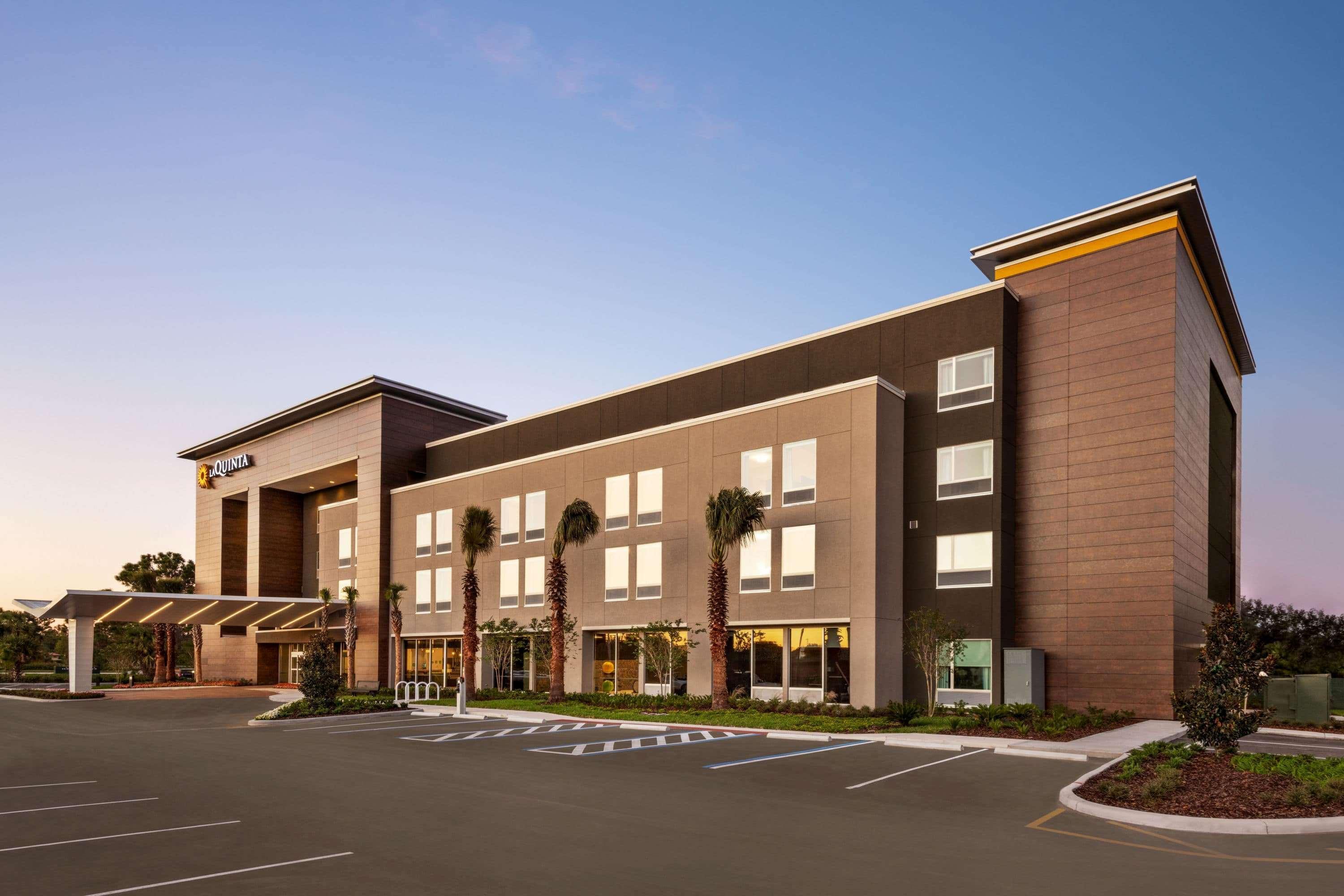 La Quinta Inn & Suites By Wyndham Orlando I-Drive Theme Parks Williamsburg Exterior photo